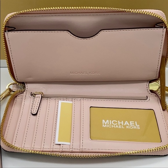 MICHAEL KORS LARGE FLAT MF PHONE CASE POWDER BLUSH WALLET - WRISTLET - Picture 11 of 16